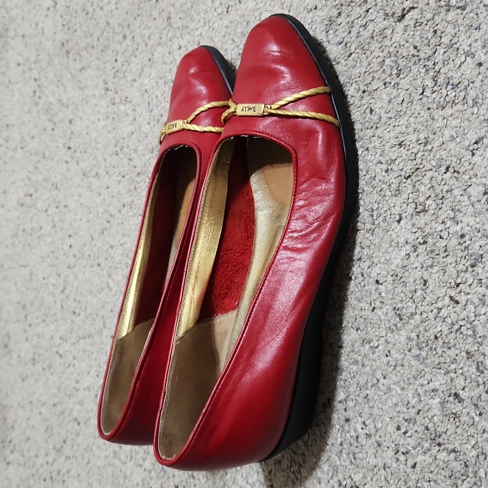 Vintage Bally Women’s Red/Gold Leather Wedges Almond Toe Slip On Shoes Size 5